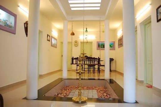 Deluxe Double Cot Room 3 at Regal Mansion Alleppey