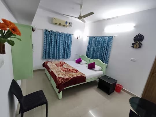 Deluxe Double Cot Room 1 at Regal Mansion Alleppey